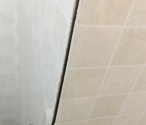新邱瓷砖空鼓维修公司分享阳台瓷砖脱落的修复过程可以分为以下几个步骤
